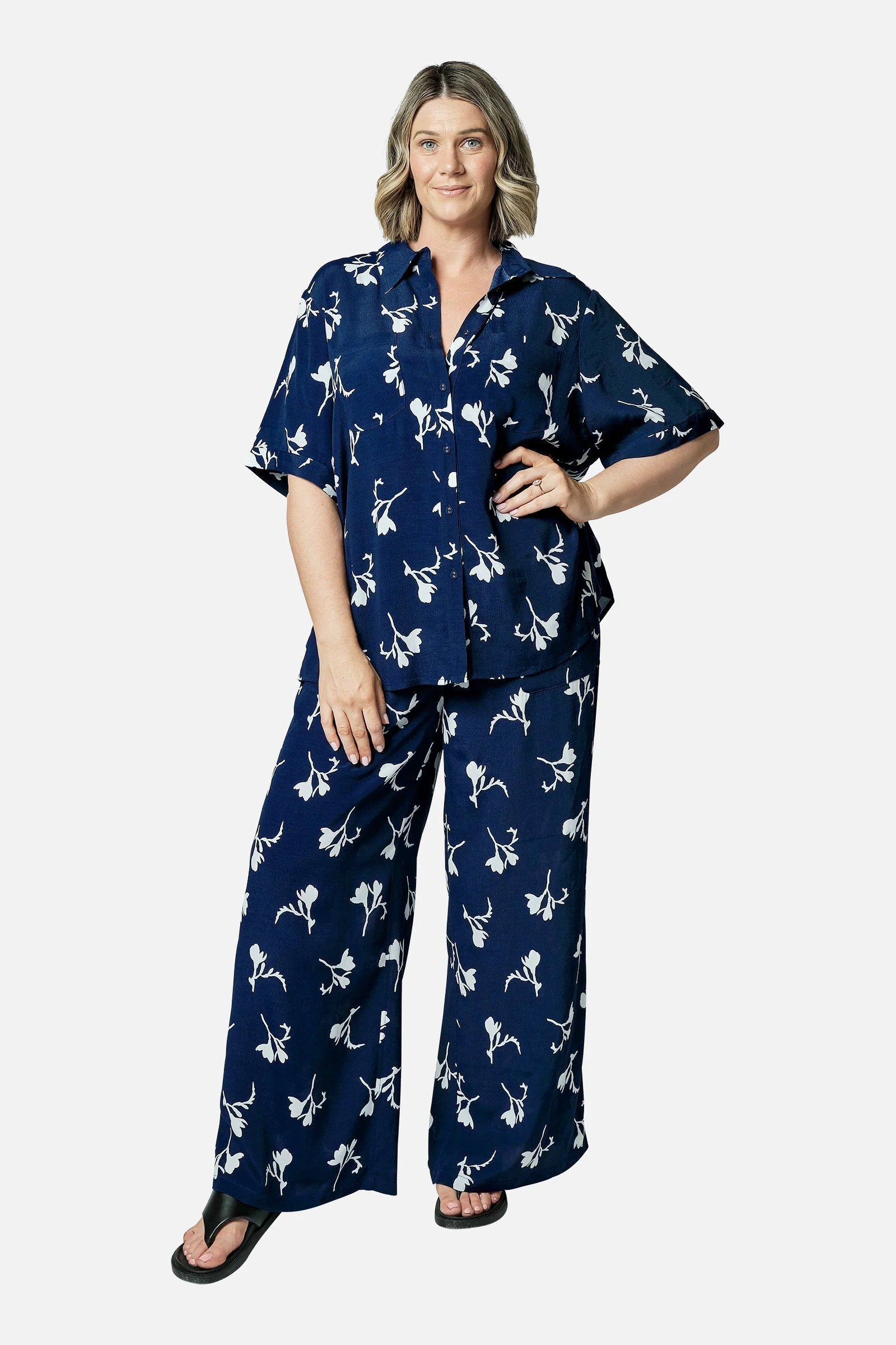 Short Sleeve Button-Up Shirt FREESIA SILHOUETTE NAVY - Image 11